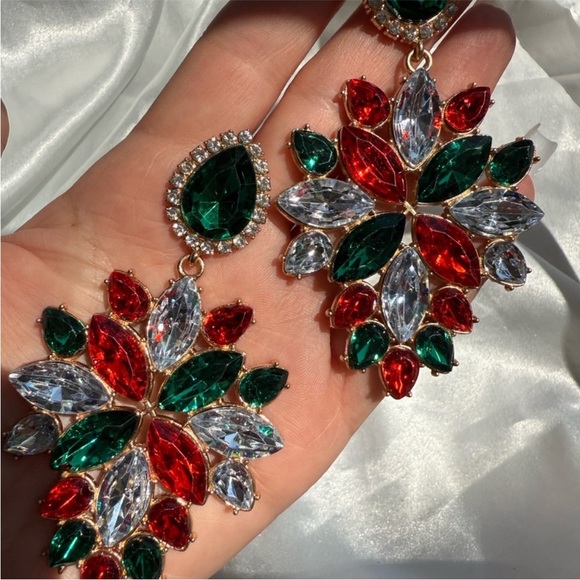 New! Christmas jewelry Festive Red and Green Teardrop Earrings - Picture 4 of 7